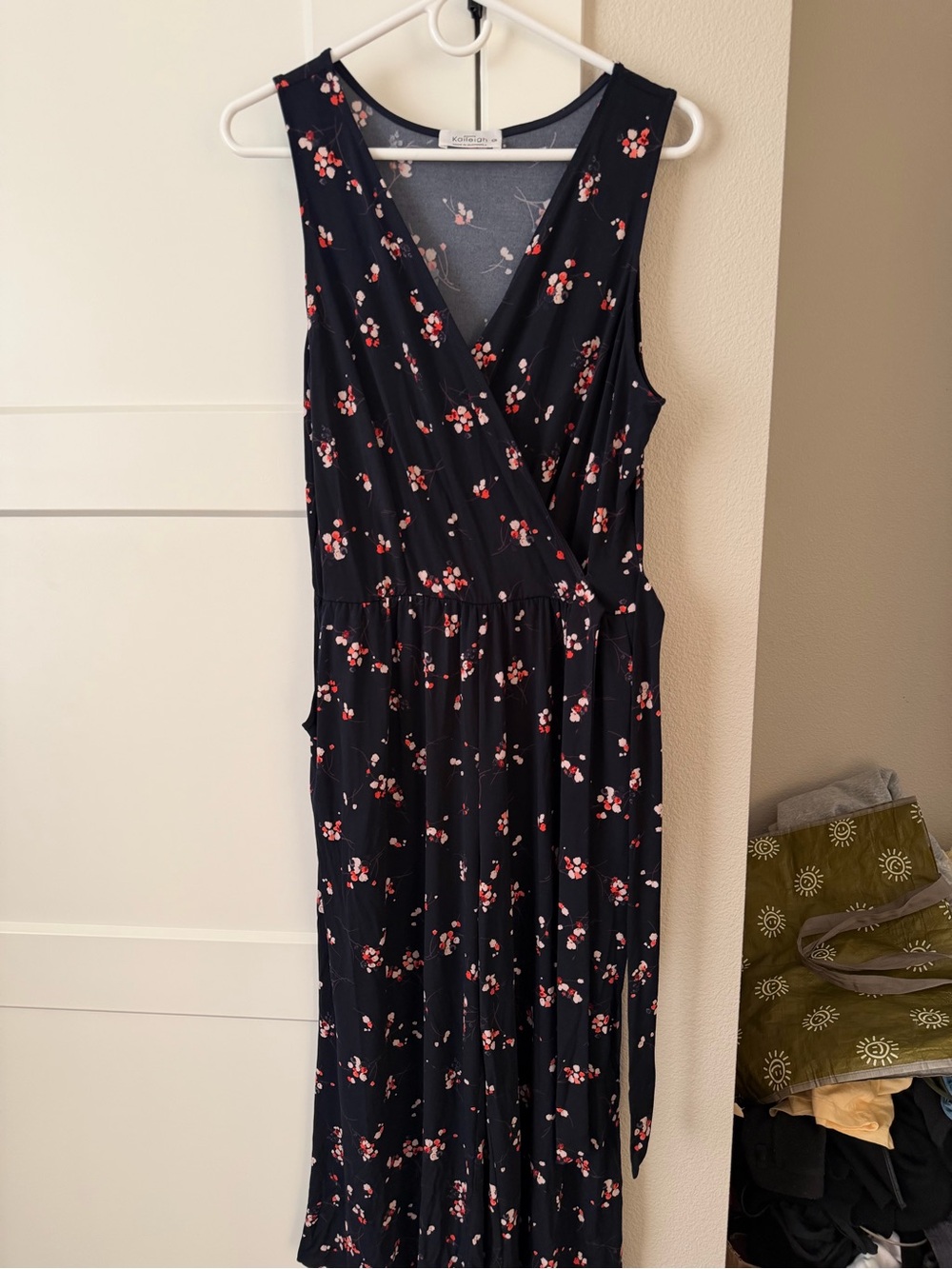 Kaileigh Navy Floral jumpsuit romper size large petite